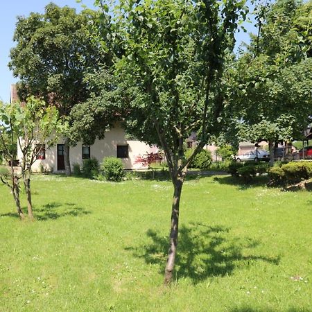 Maple Place Велика Горица Екстериор снимка