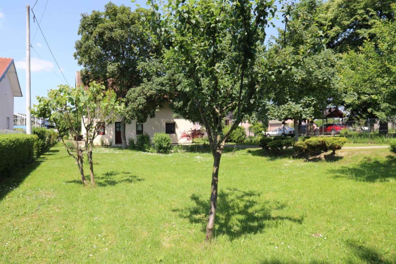 Maple Place Велика Горица Екстериор снимка