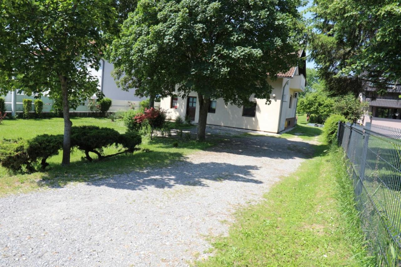 Maple Place Велика Горица Екстериор снимка