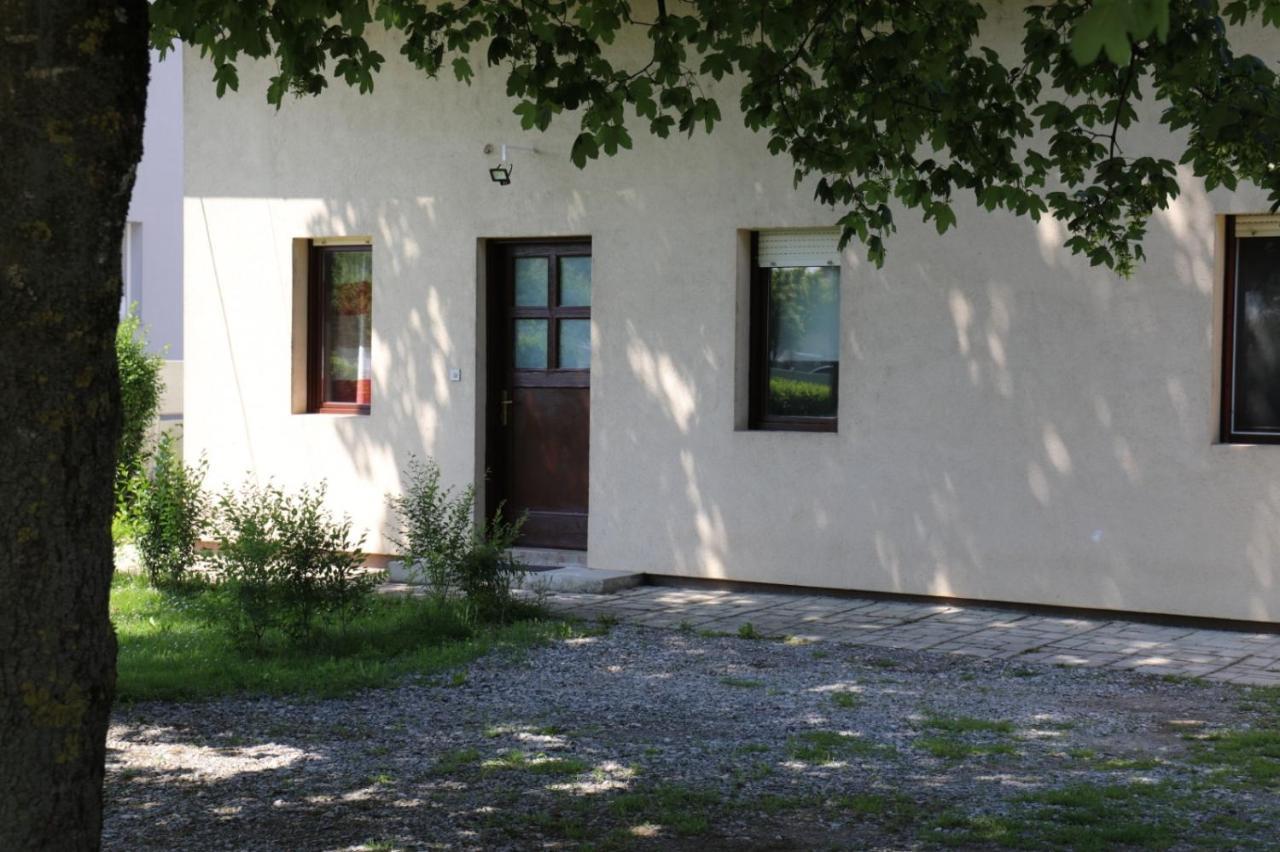 Maple Place Велика Горица Екстериор снимка